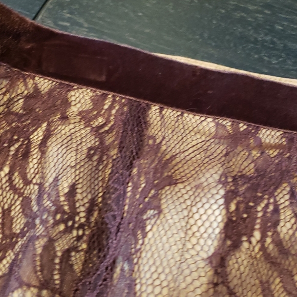 Like New - DKNY City Gorgeous Burgundy Lace  Skirt - Picture 4 of 7